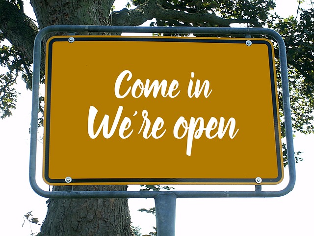 opening-time-3014155_640.jpg